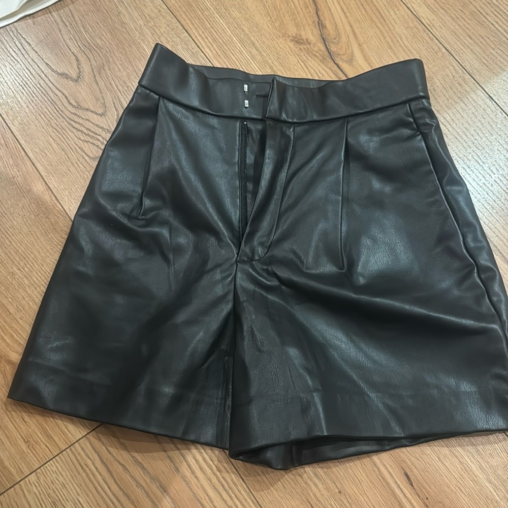Zara medium length leather pleather shorts